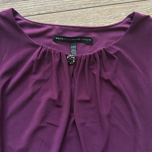 NWOT WHBM Wine Colored Sleeveless Shell with jeweled button Size XXS - Picture 5 of 9
